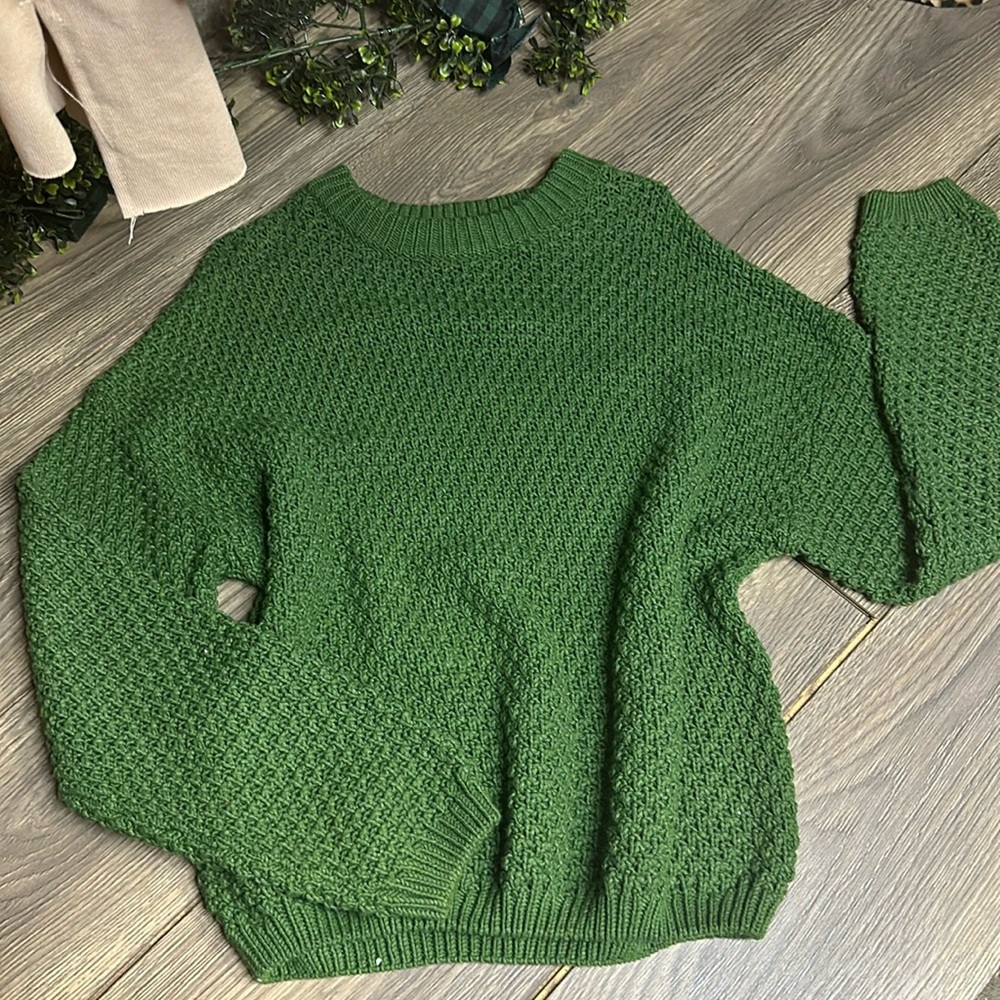 Universal threads green crewneck